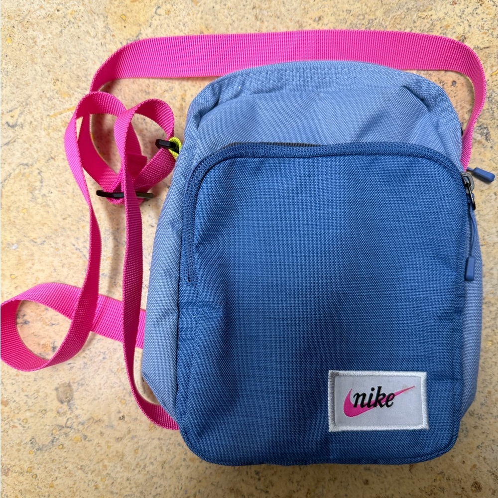 Nike girls cross body shoulder bag with pockets and zipper.